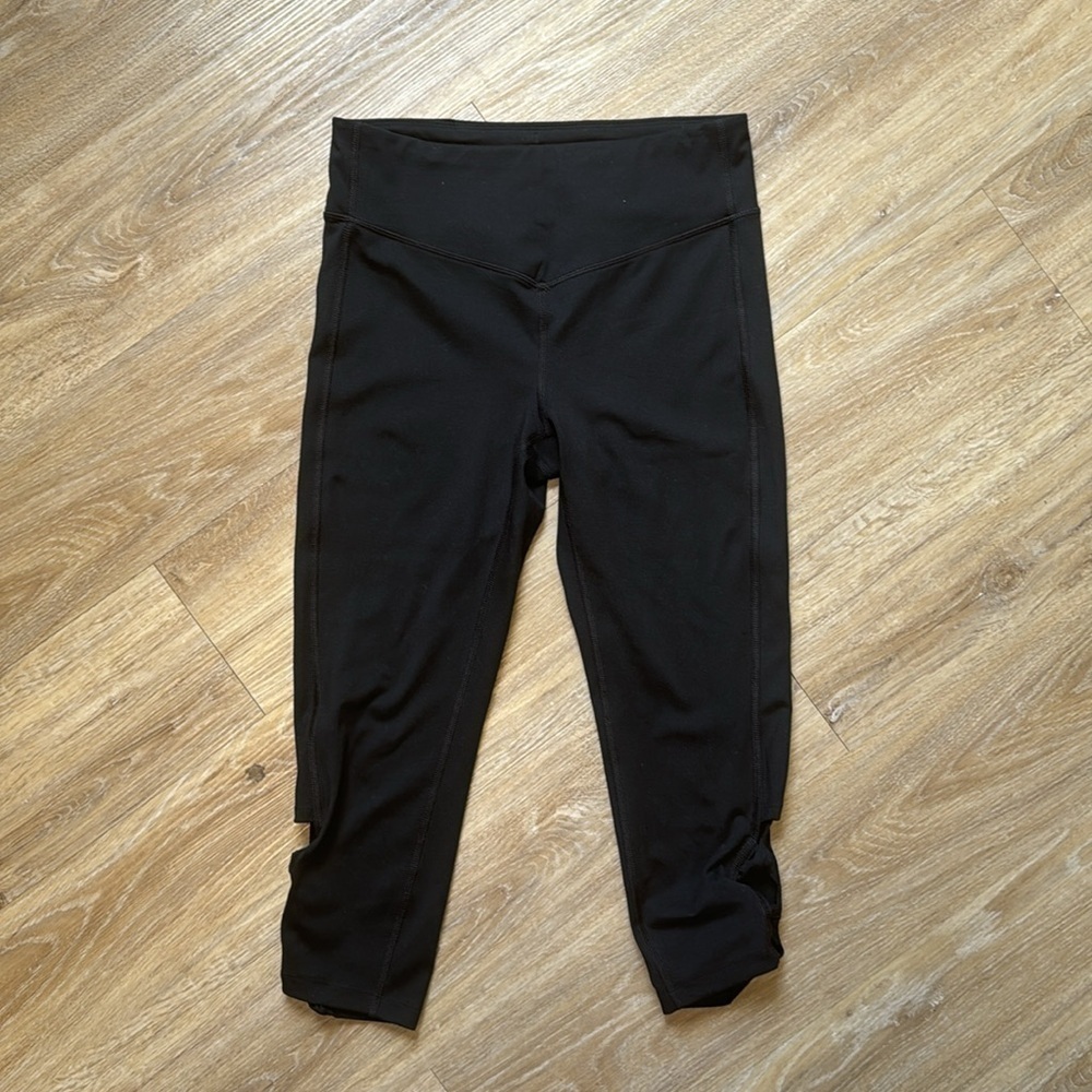 GapFit Black Blackout Technology Capri Leggings.  Sz Small